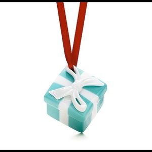 ISO TIFFANY BLUE BOX ORNAMENT